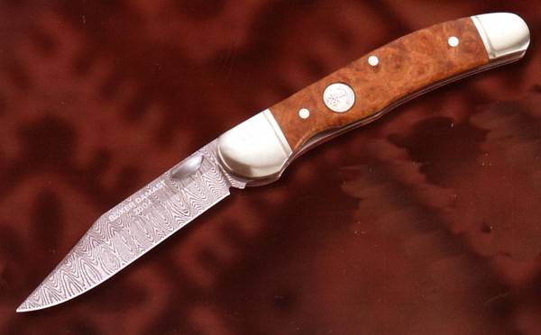Navaja boker damasco de manejo suave y con sistema de bloqueo Liner lock