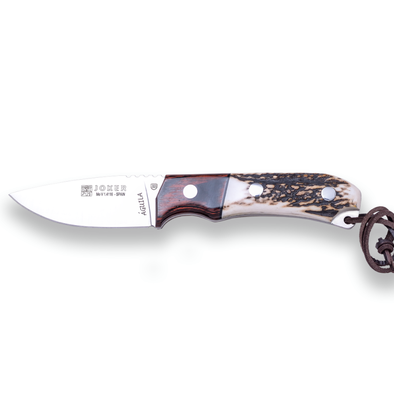 CUCHILLO DE CAZA JOKER AGUILA CON PUÑO EN ASTA DE CIERVO, VIROLA MADERA ROJA Y HOJA DE 8,5 CM. INCLUYE FUNDA DE CUERO