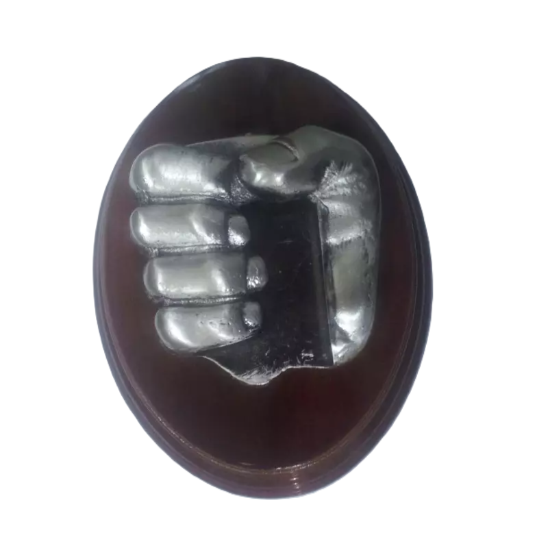 Handbügel mit Metopen