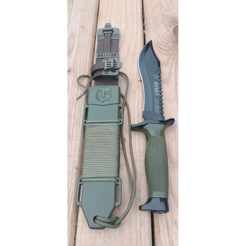 Aitor Schwarzbär mit grünem Griff