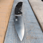 Coltello in acciaio resistente SPYDERCO con bordo liscio