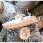 Valdenguía pocket knife with olive wood handle.