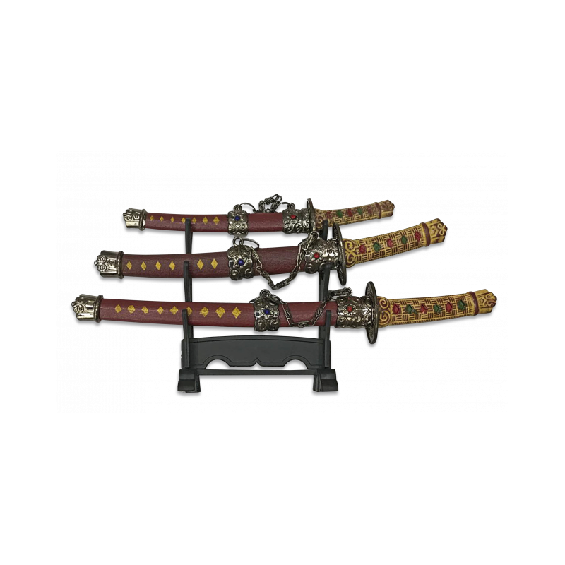 Set aus 3 kastanienbraunen Mini-Katanas mit Sockel