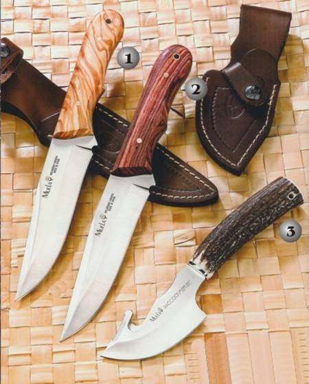 Muela pioneer and racoon knives
