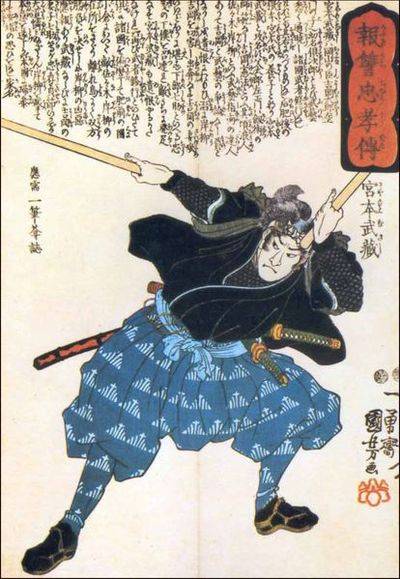 Guerrero con espadas japonesas